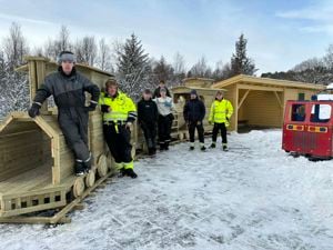 Bilete av elevar og leiketog i barnehagen